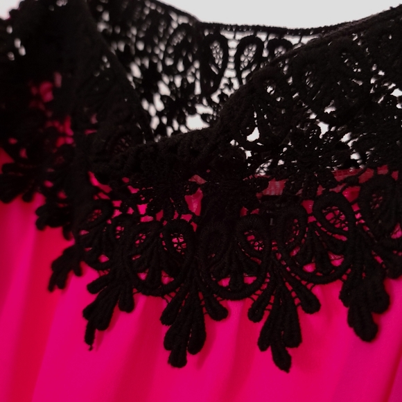 Fuschia and black lace blouse - Picture 2 of 4